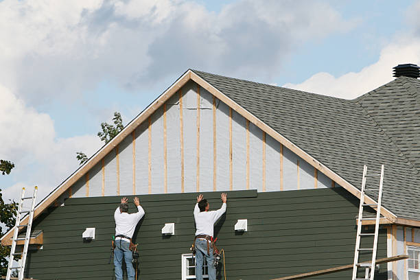 Professional Siding technician working in Bellevue, IL